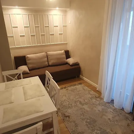Tomis House 6c *