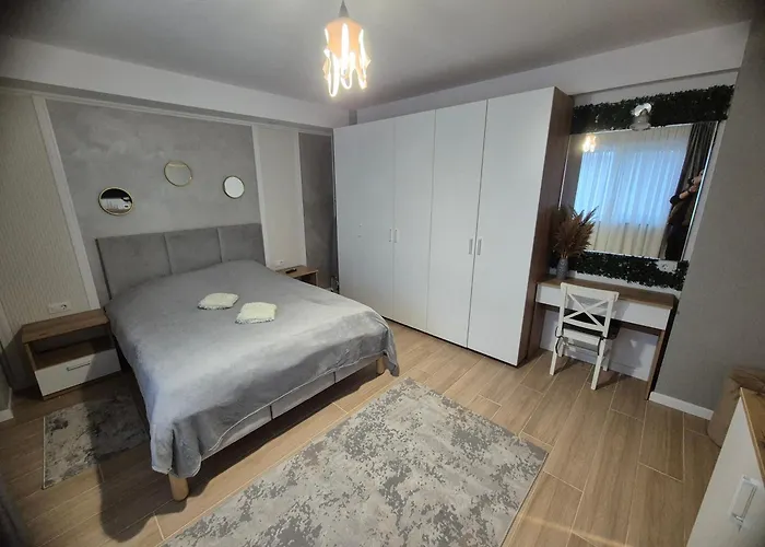 Tomis House 6c アパート